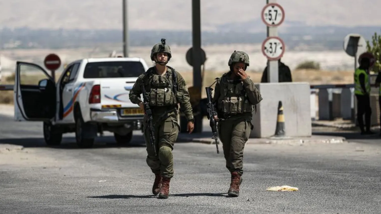 “Deadly Attack at Jordan-West Bank Border Crossing: Rising Tensions and Regional Impact”